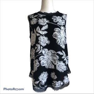 $5 SALE Who What Where women’s Floral Sleeveless Blouse